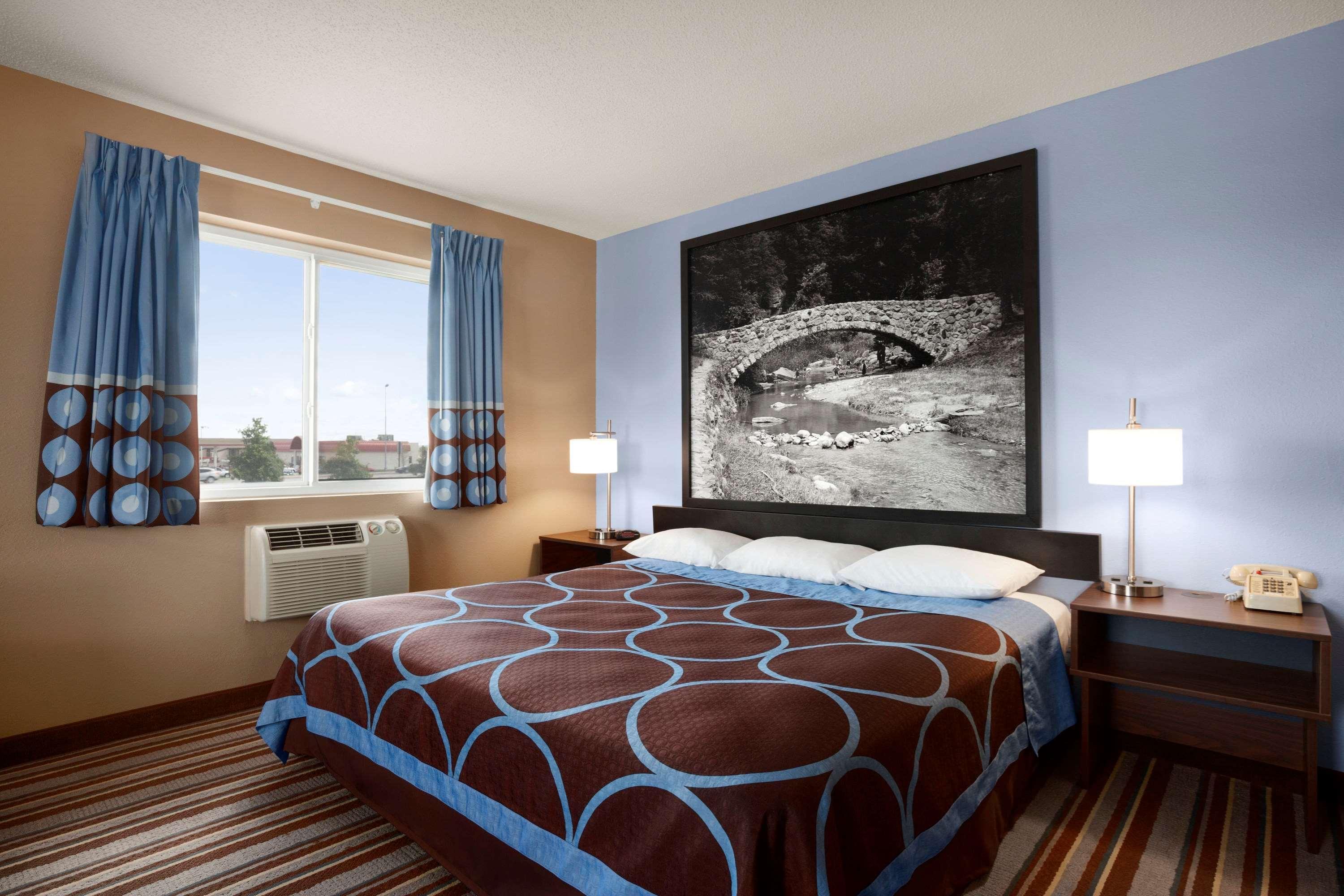 Super 8 By Wyndham Ia Omaha Ne Area Motel